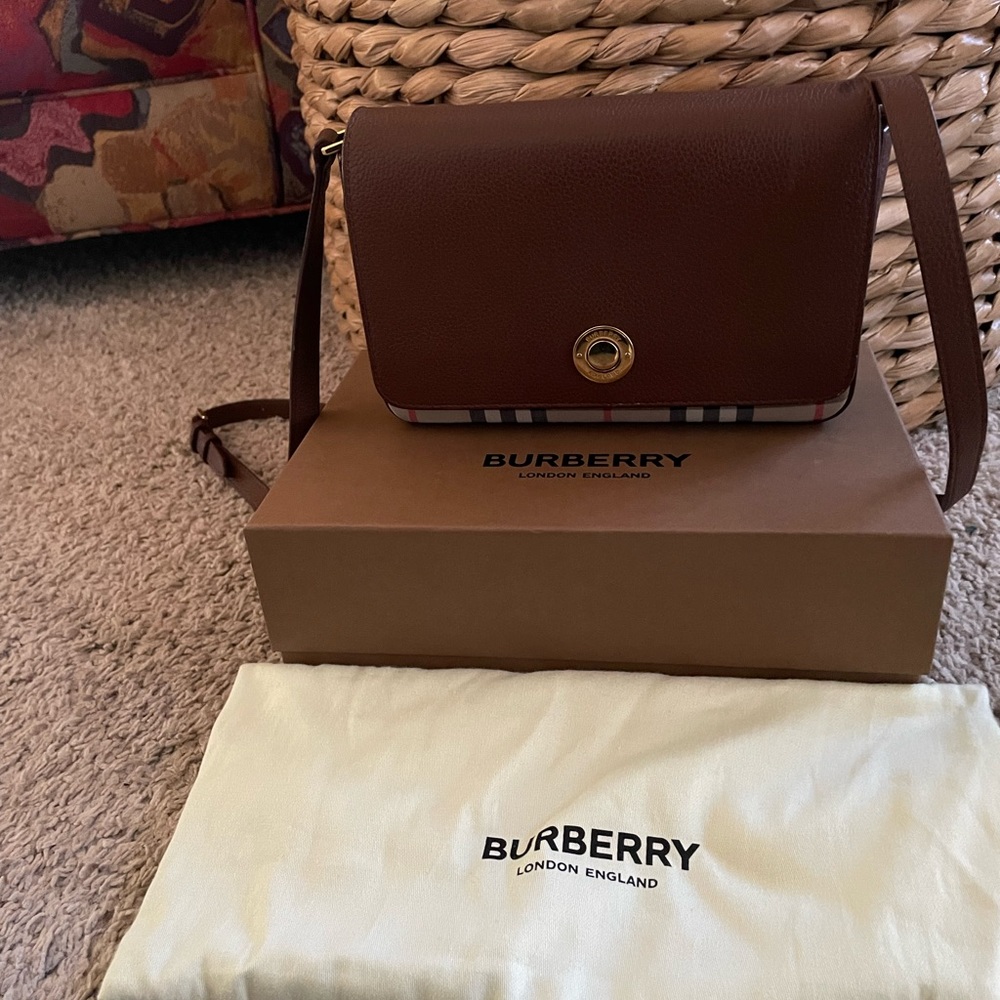 Burberry New Hampshire Crossbody - Picture 6 of 16